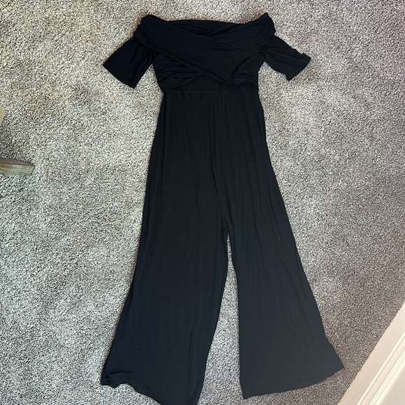 A Pea in the Pod Black Off-Shoulder Jumpsuit - Picture 2 of 2
